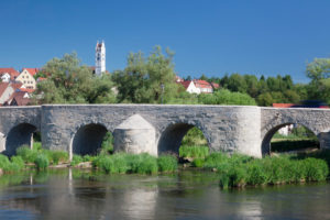 Brücke über die Wörnitz, Harburg, Romantische Straße, Schwaben, Bayern, Deutschland Brücke über die Wörnitz, Harburg, Romantische Straße, Schwaben, Bayern, Deutschland